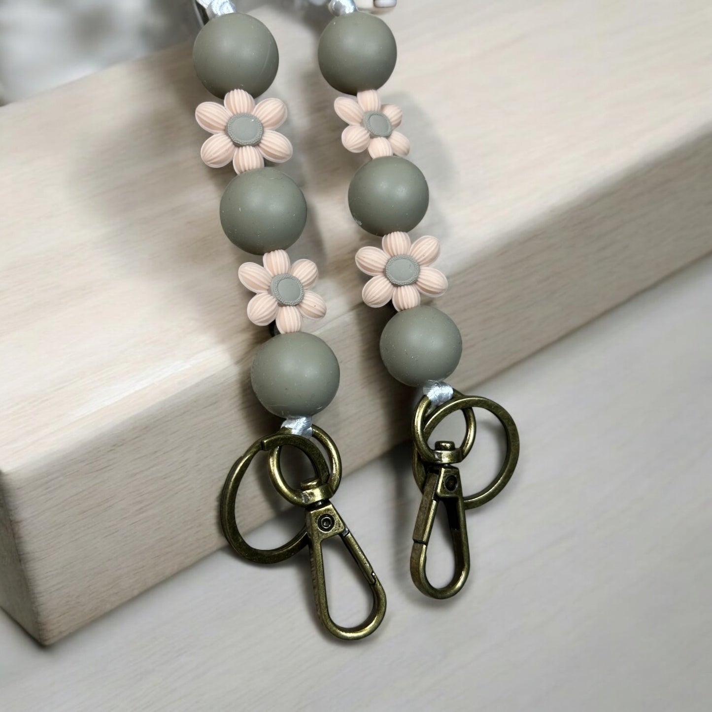 Blush Daisy Lanyard
