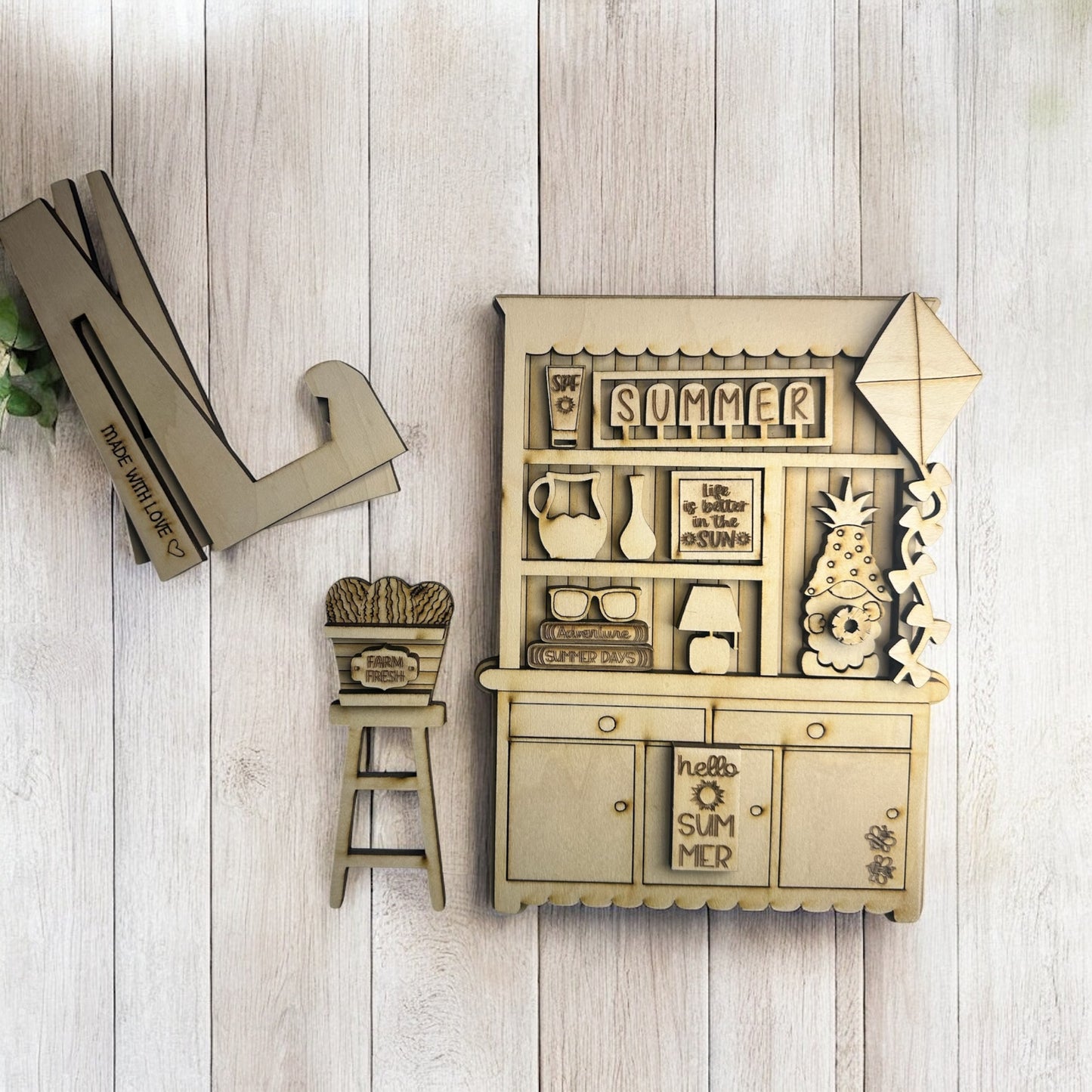 DIY Summer Mini Hutch
