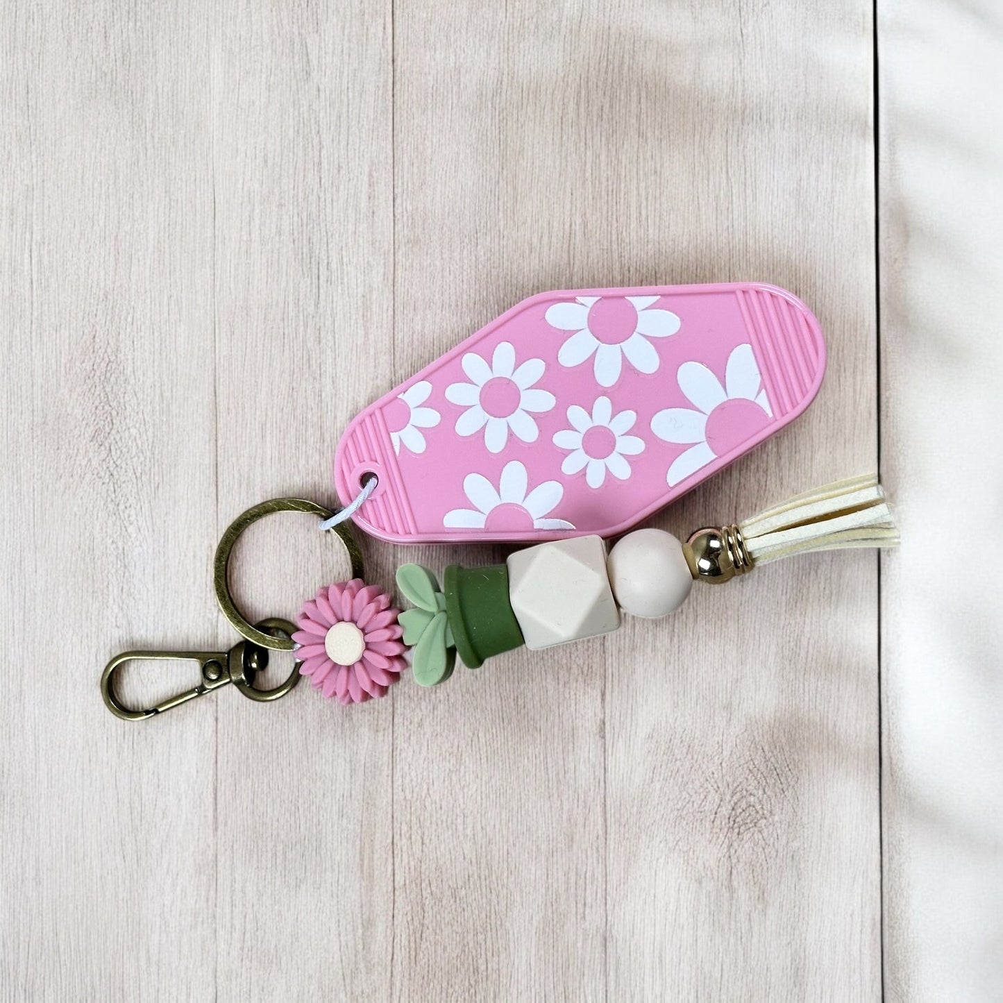 Sweet Daisy Motel Keychain With Flower Pot Charm